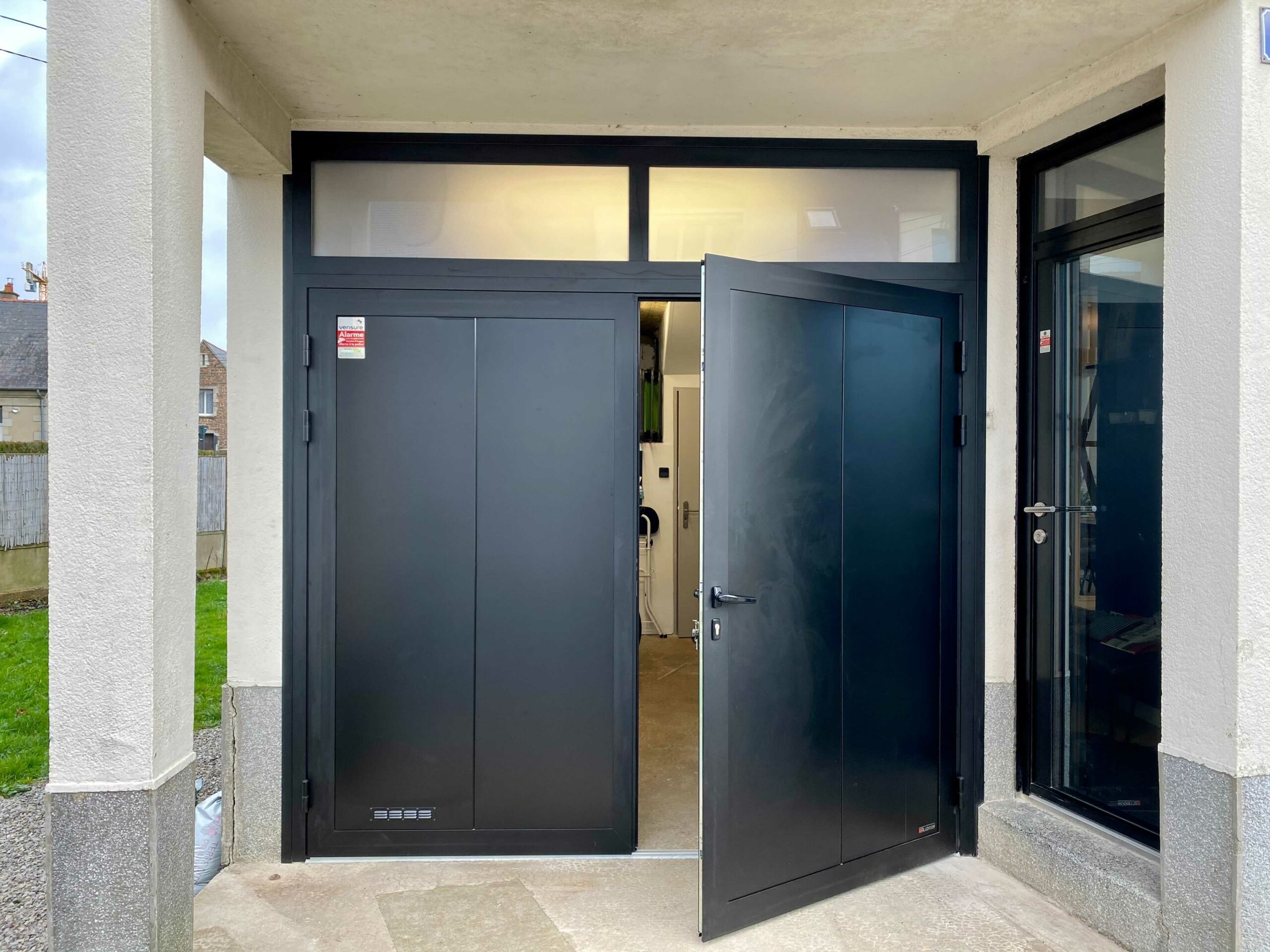 La porte de garage battante
