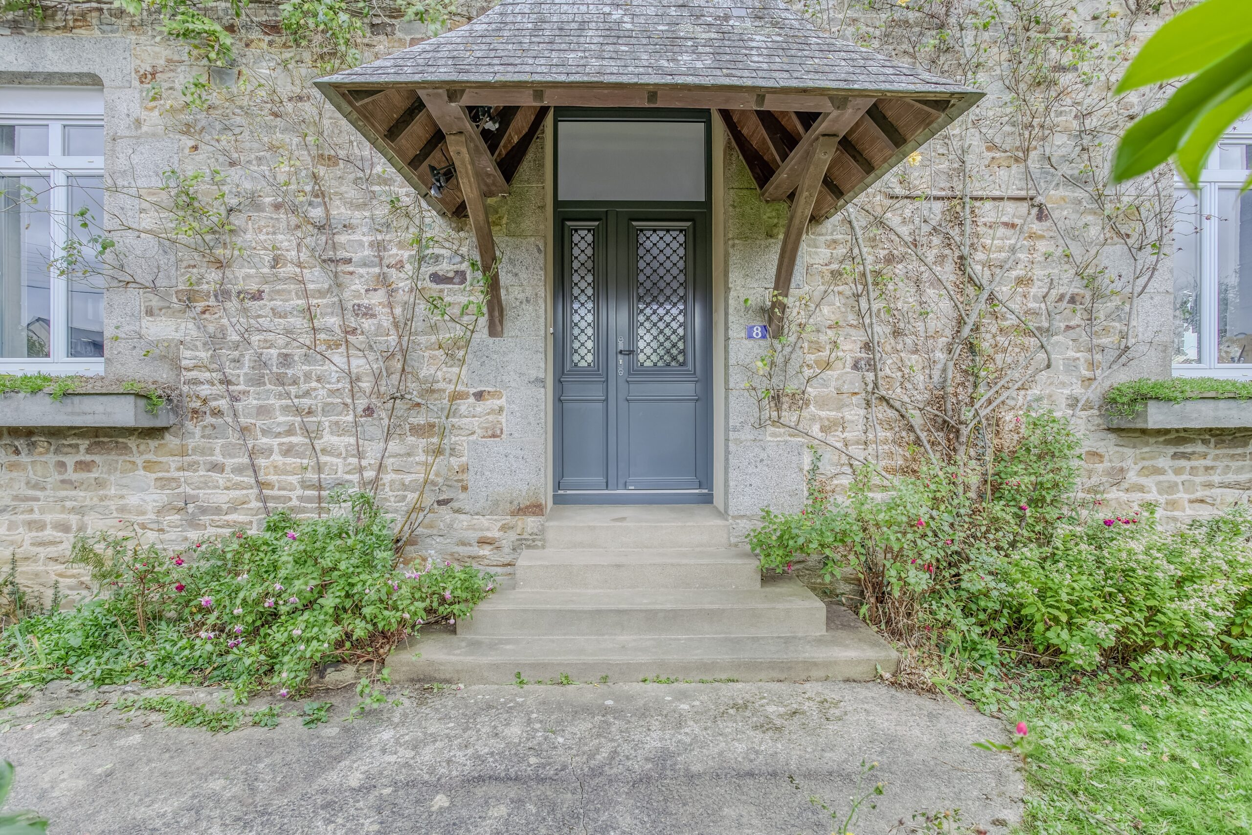 La porte d’entrée en bois